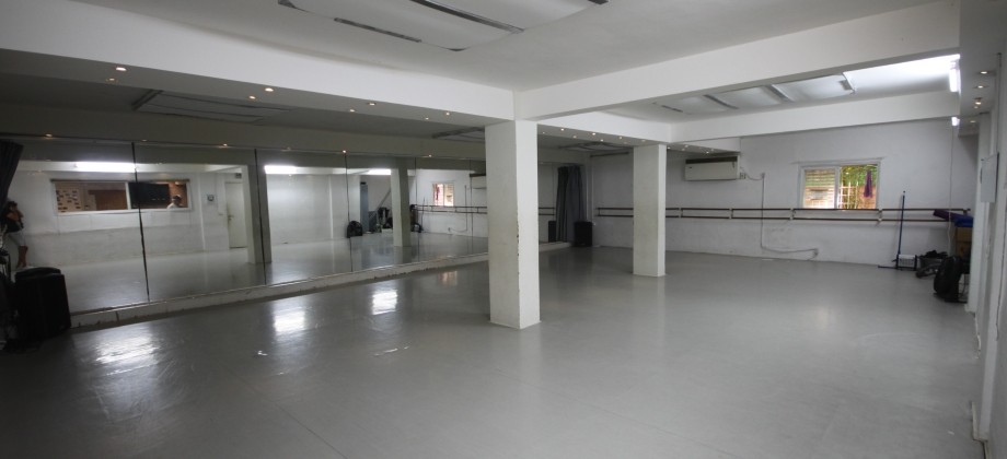 Espace Danse-Sport-Bureaux (Rez de Chaussée) 100m² Espace Danse-Sport-Bureaux (Rez de Chaussée) 100m²