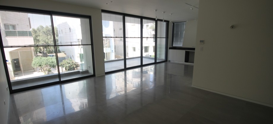 4 Pièces (1 er étage) Proche Mer 156m² 4 Pièces (1 er étage) Proche Mer 156m²