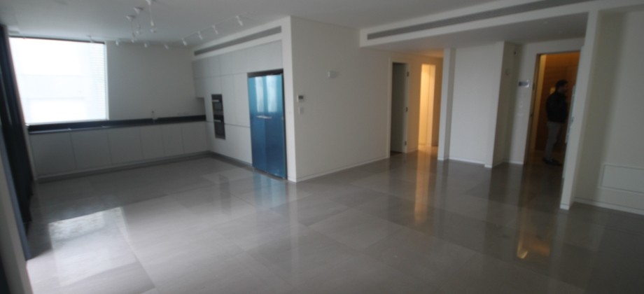 4 Pièces (3 ème étage) Proche Mer 155m² 4 Pièces (3 ème étage) Proche Mer 155m²
