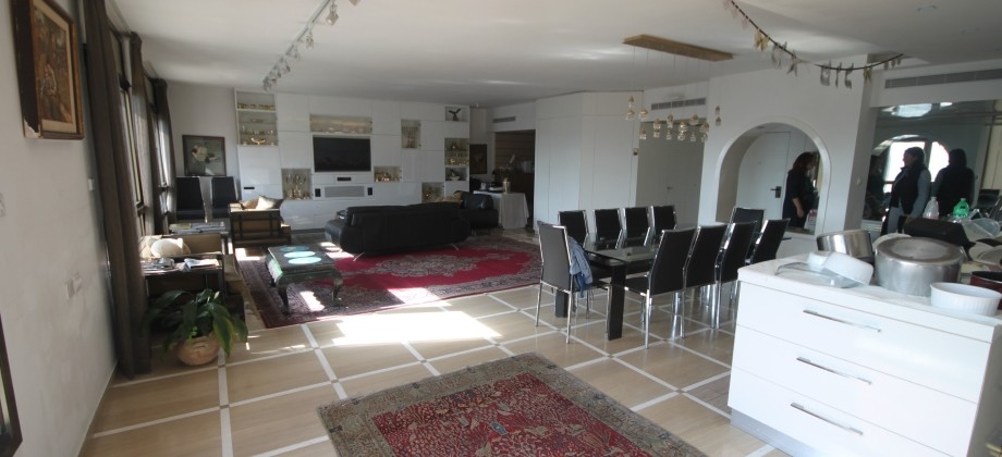 5.5 Pièces (Etage élevé) Quartier Kikar Rabin 205m² 5.5 Pièces (Etage élevé) Quartier Kikar Rabin 205m²