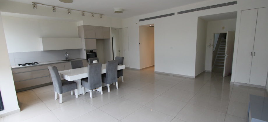 4 Pièces (2 ème étage) Kikar Rabin 108m² 4 Pièces (2 ème étage) Kikar Rabin 108m²
